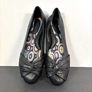 Børn Black Leather Flats Women’s 9M Comfort Slip-On Knot Toe Shoes